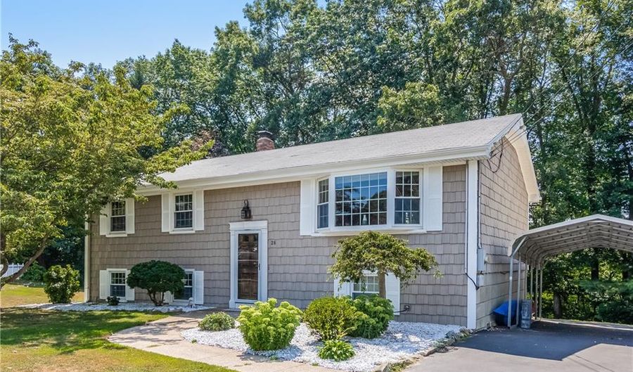 28 Rockwood Dr, Waterford, CT 06385 - 4 Beds, 2 Bath