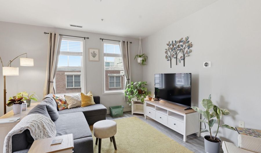 181 E REED Ave 304, Alexandria, VA 22305 - 2 Beds, 2 Bath