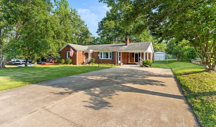 201 Sunset, Abbeville, SC 29620 - 3 Beds, 2 Bath