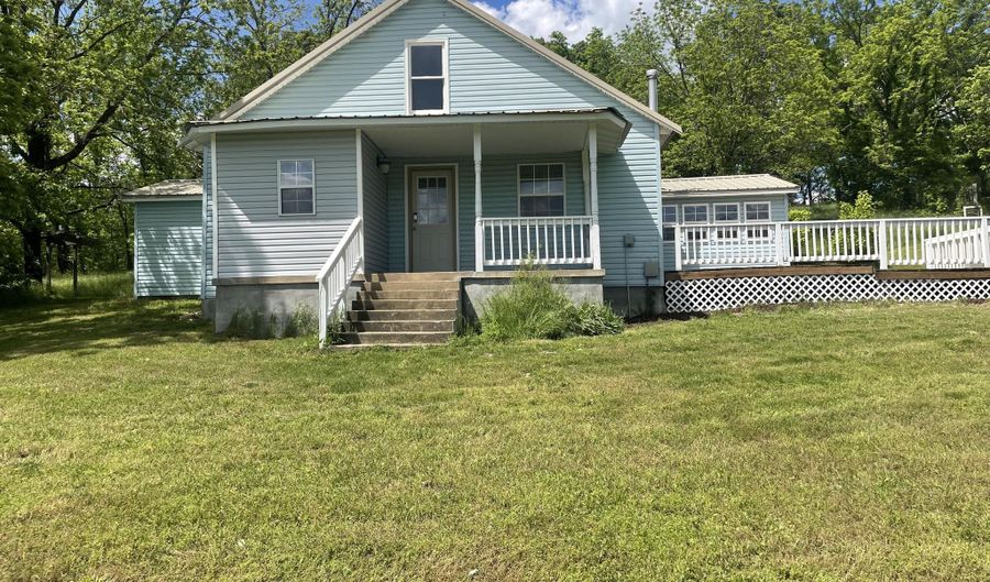 16090 Farm Road 2130, Aurora, MO 65605 - 3 Beds, 1 Bath