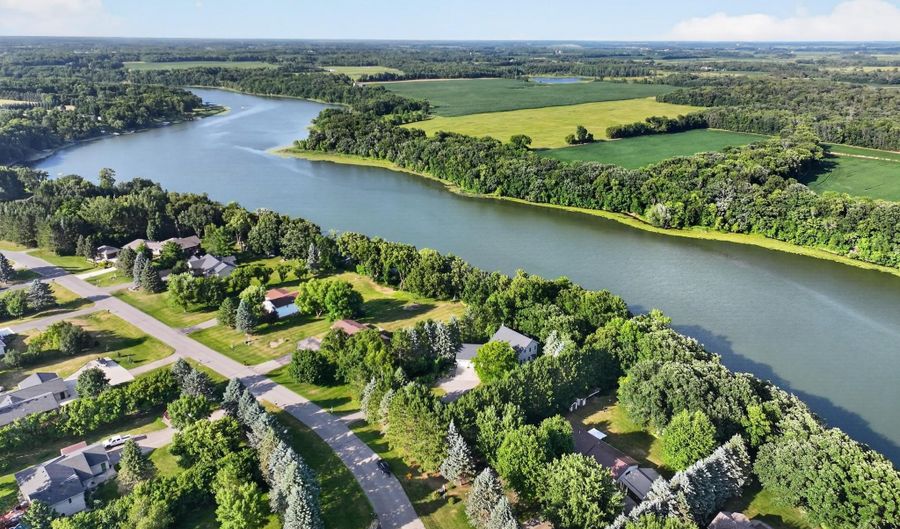 3509 W Lake Jessie Dr SE, Alexandria, MN 56308 - 3 Beds, 2 Bath