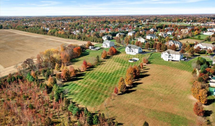 30 Ridgeview Way, Allentown, NJ 08501 - 5 Beds, 4 Bath