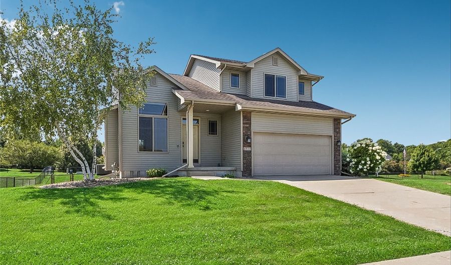 4715 NW 2nd St, Ankeny, IA 50023 - 3 Beds, 3 Bath