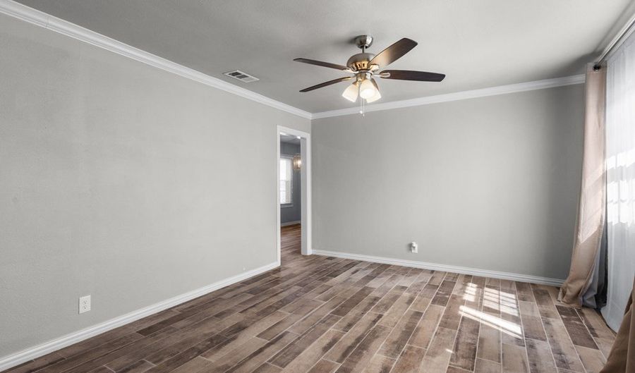 300 SW 10th St, Andrews, TX 79714 - 4 Beds, 1 Bath