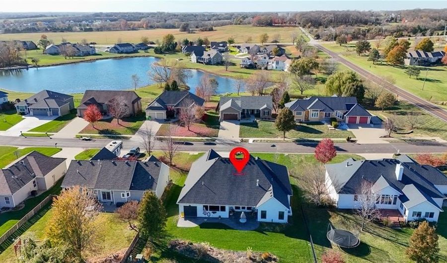 1210 Signal Lake Ct, Baldwin City, KS 66006 - 3 Beds, 3 Bath