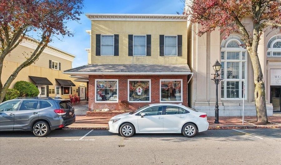 194 Park Ave 2B, Amityville, NY 11701 - 2 Beds, 1 Bath