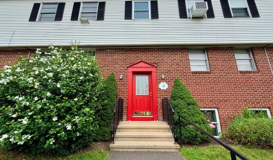 18 Fairview Dr 3, Danbury, CT 06810 - 2 Beds, 1 Bath