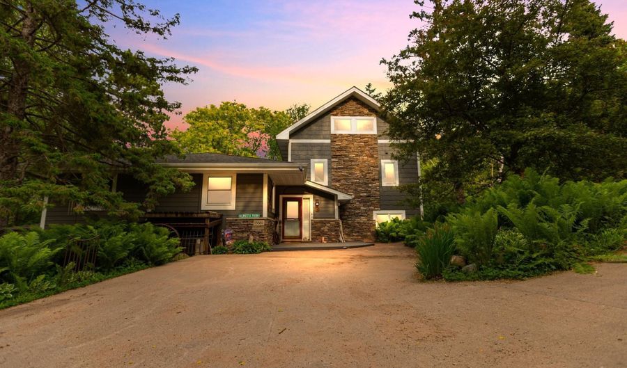 15581 Afton Blvd S, Afton, MN 55001 - 5 Beds, 4 Bath
