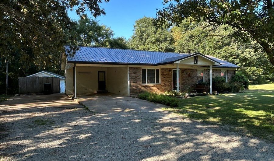 106 SHORE Dr, Big Sandy, TN 38221 - 3 Beds, 2 Bath