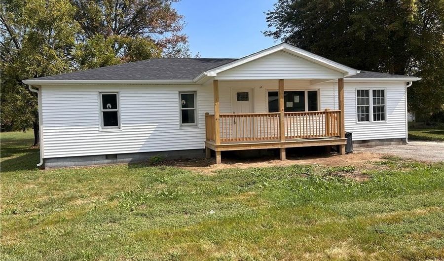 307 S Lawnview Dr, Austin, IN 47102 - 4 Beds, 2 Bath