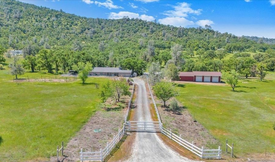 180 Stallion Way, Angels Camp, CA 95222 - 3 Beds, 2 Bath