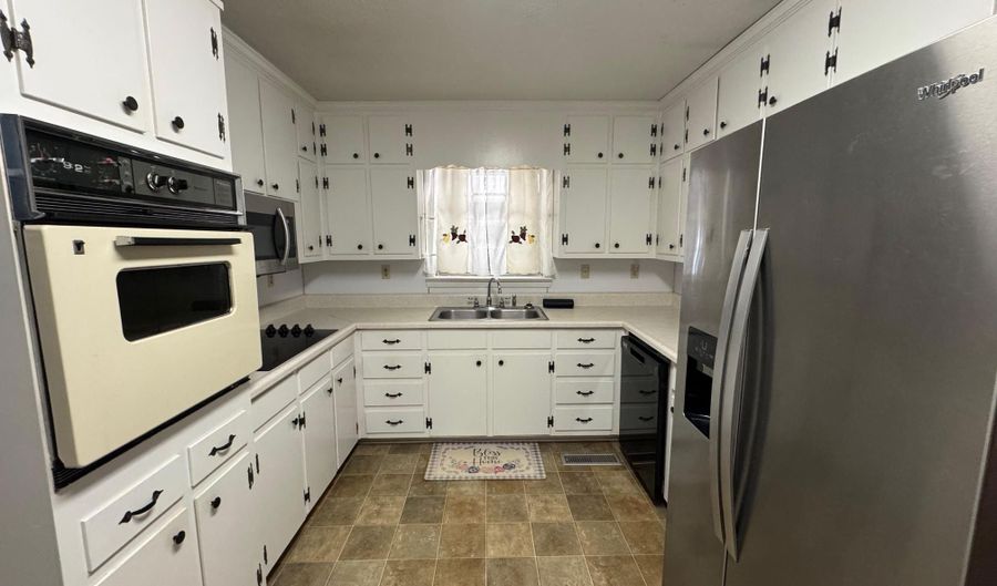 702 6TH Ave, Andalusia, AL 36420 - 3 Beds, 2 Bath