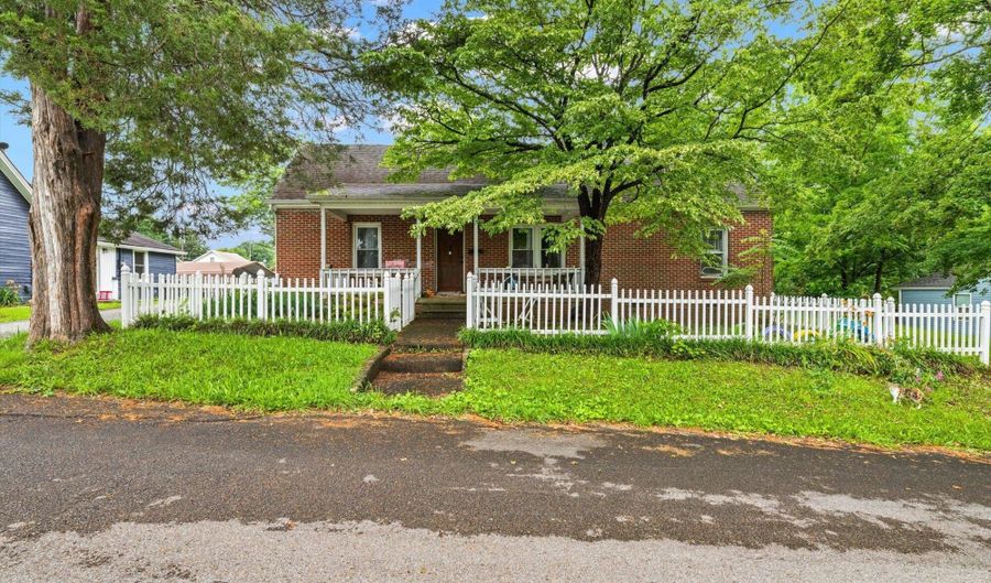 110 S Kilgore St, Athens, TN 37303 - 3 Beds, 2 Bath