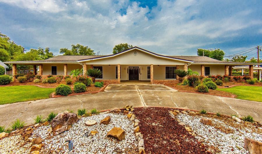 4145 COUNTRY Dr, Bourg, LA 70343 - 5 Beds, 4 Bath