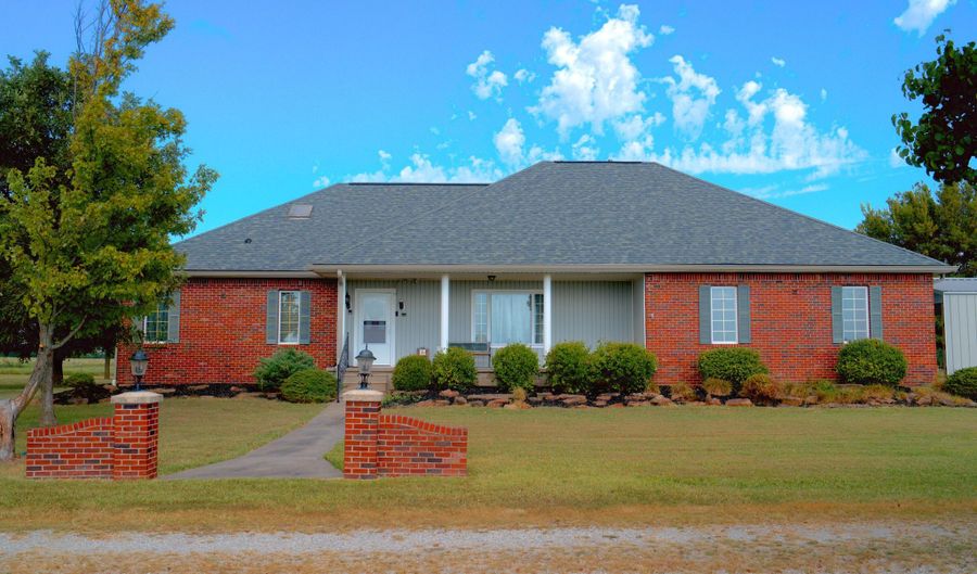 1011 12000 Rd, Altamont, KS 67330 - 4 Beds, 3 Bath