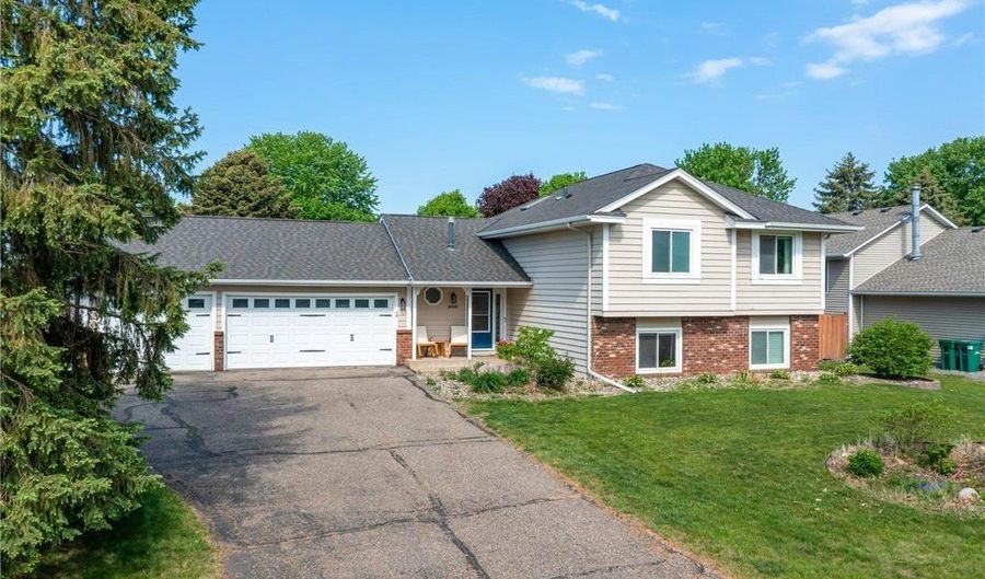 14445 Europa Ave, Apple Valley, MN 55124 - 5 Beds, 3 Bath