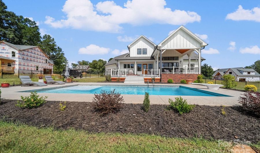 604 Muirfield Dr, Albemarle, NC 28001 - 4 Beds, 3 Bath