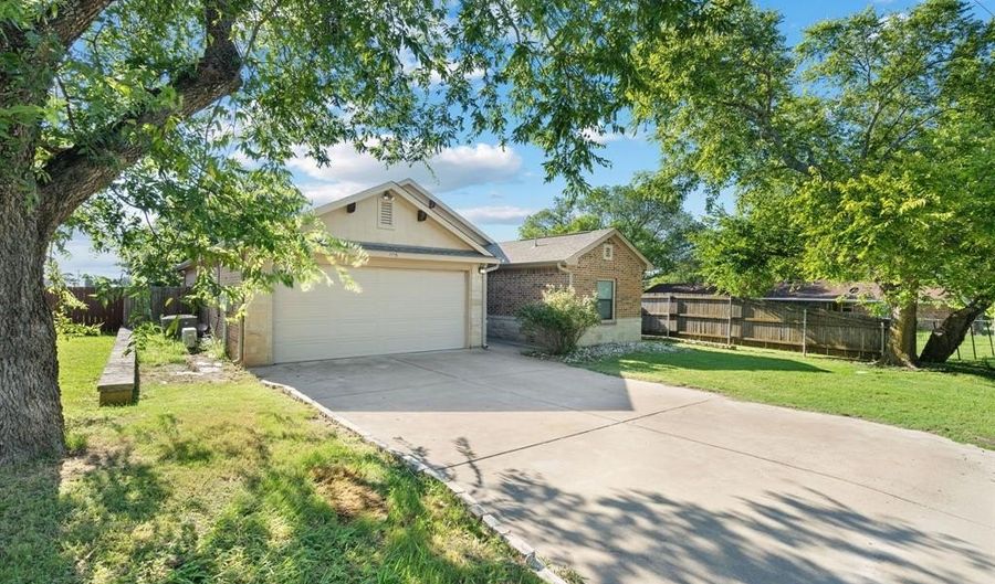 405 Magnolia St, Hico, TX 76457 - 3 Beds, 2 Bath