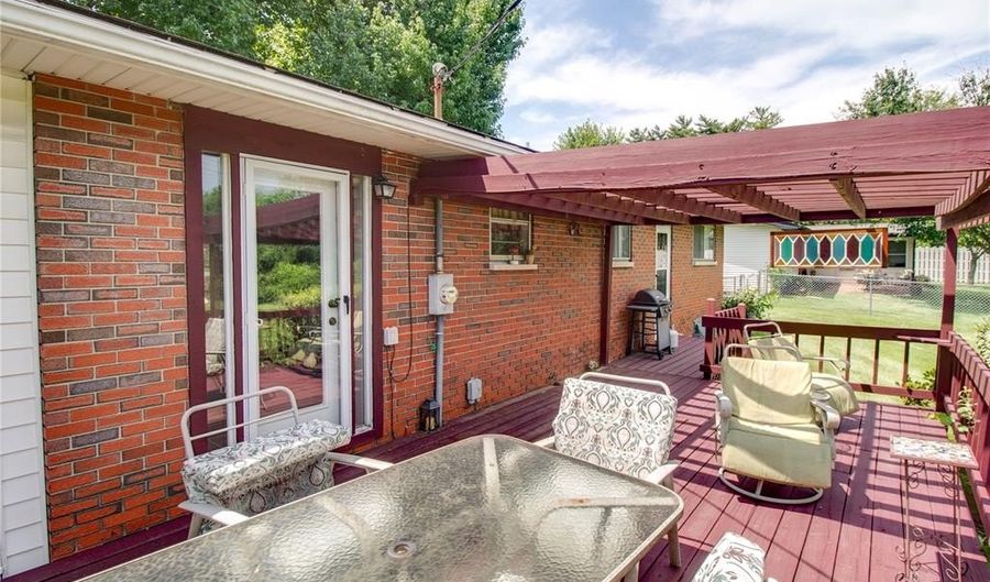 5411 Nelson Pl, Alton, IL 62002 - 2 Beds, 2 Bath