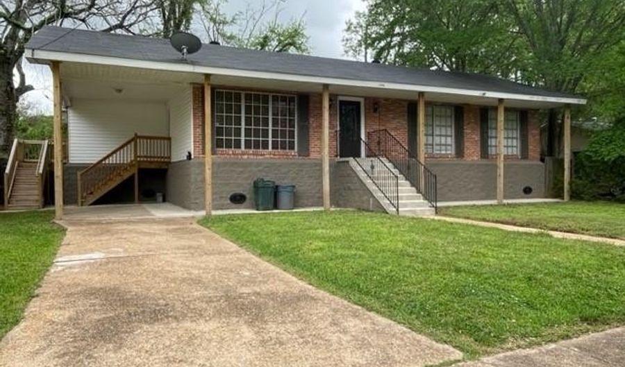 2004 ROANOKE St, Alexandria, LA 71301 - 3 Beds, 2 Bath