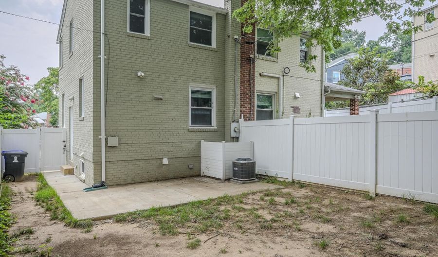 3617 FOUR MILE RUN Dr, Arlington, VA 22206 - 3 Beds, 2 Bath