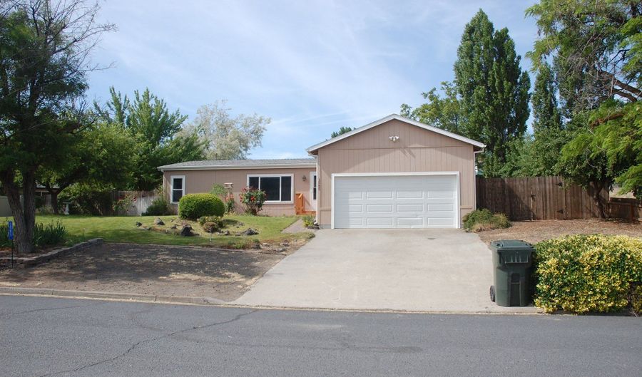 1585 COTTONWOOD St, Arlington, OR 97812 - 3 Beds, 2 Bath