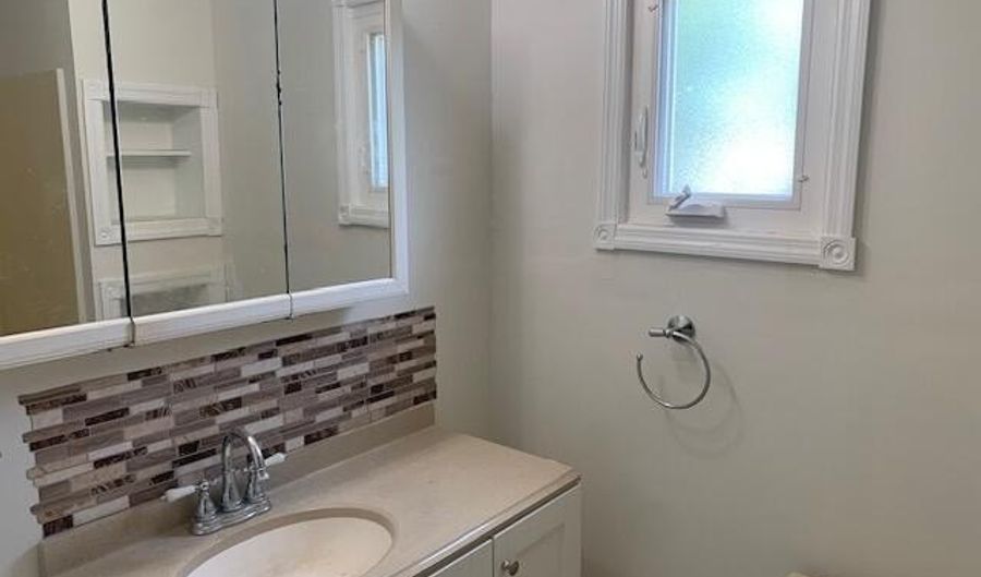 225 Admiral Ave, Beachwood, NJ 08722 - 2 Beds, 1 Bath