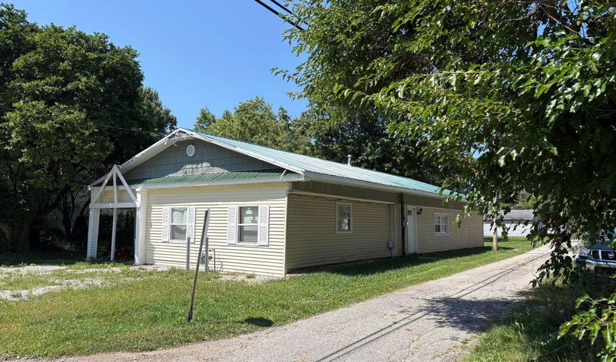 1 S Central St, Ashley, OH 43003 - 2 Beds, 2 Bath