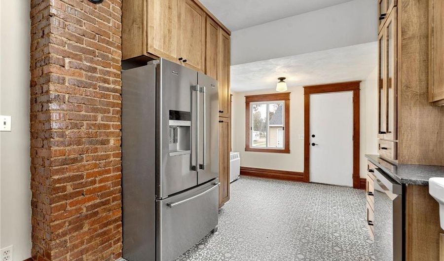 701 11th St NW, Austin, MN 55912 - 3 Beds, 1 Bath