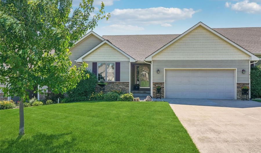 1906 SE Snowberry Ln, Ankeny, IA 50021 - 3 Beds, 3 Bath