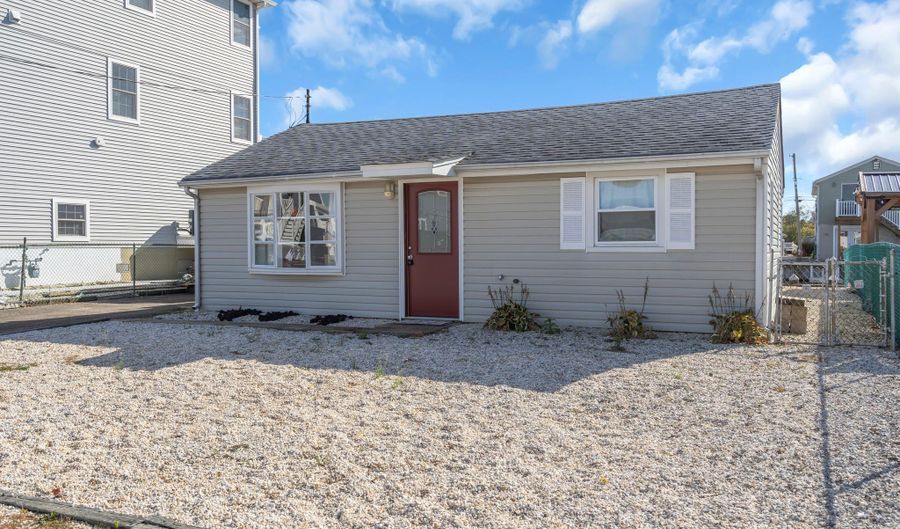 204 Butler Blvd, Bayville, NJ 08721 - 2 Beds, 1 Bath