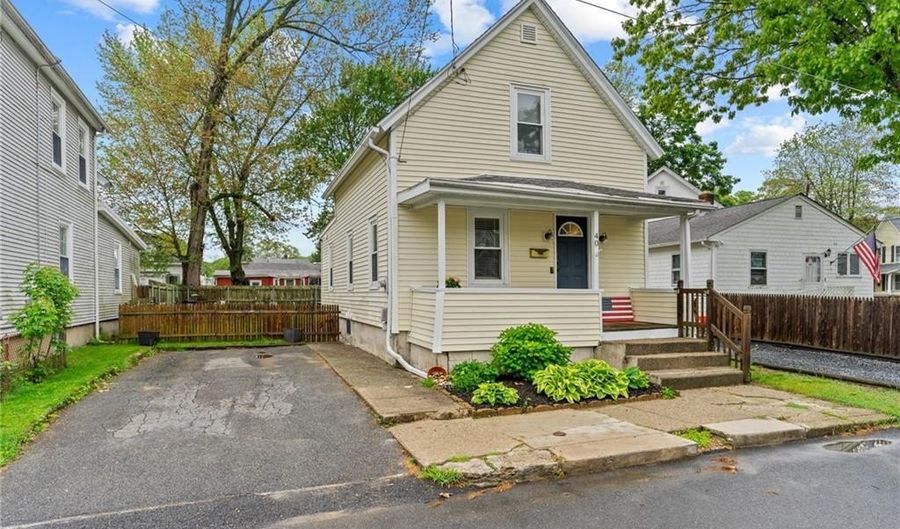 40 Glen St, East Providence, RI 02915 - 2 Beds, 1 Bath