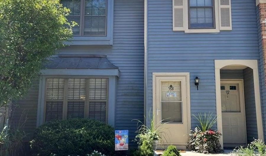 93 Deptford Ct, Aberdeen, NJ 07747 - 2 Beds, 2 Bath