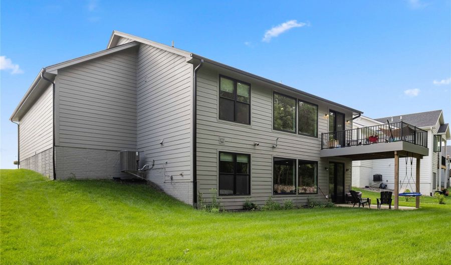 1040 W Trace Pl, Polk City, IA 50226 - 4 Beds, 3 Bath