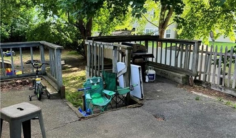 139 Lancaster Ave, Warwick, RI 02886 - 3 Beds, 2 Bath