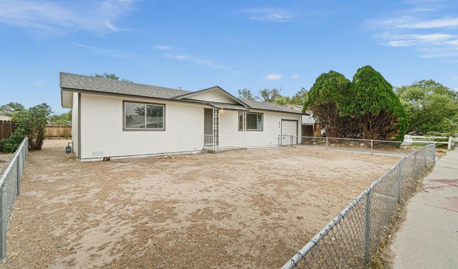 870 Sunset Dr, Fallon, NV 89406 - 2 Beds, 1 Bath