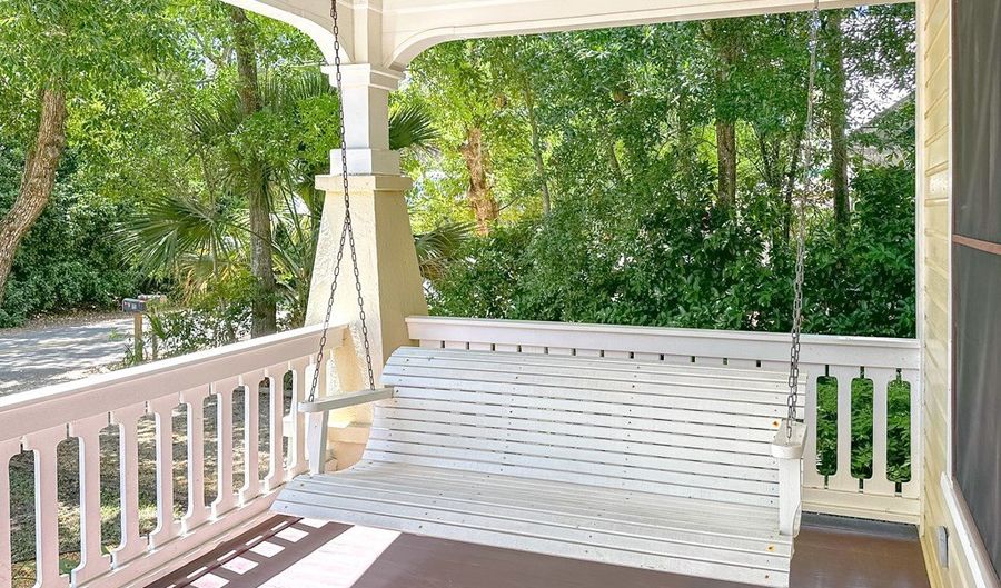 15 8th St, Apalachicola, FL 32320 - 2 Beds, 3 Bath
