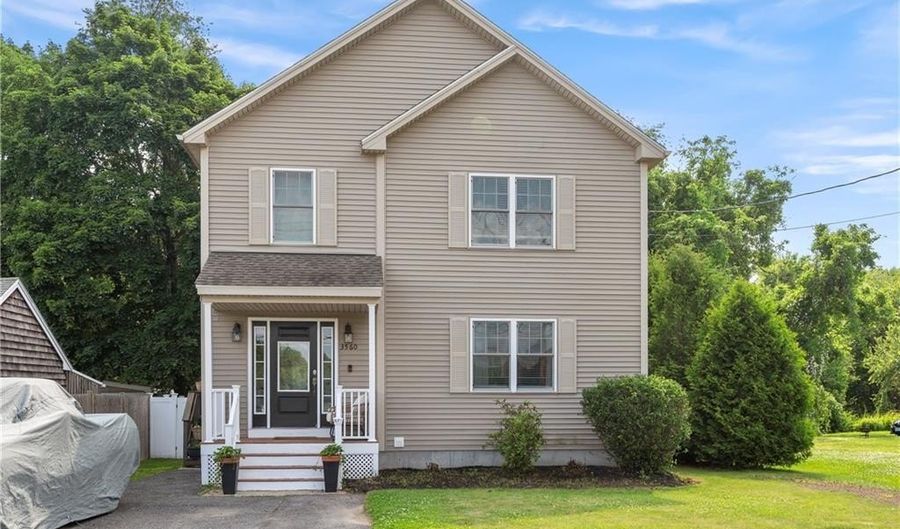 3560 Diamond Hill Rd, Cumberland, RI 02864 - 3 Beds, 3 Bath
