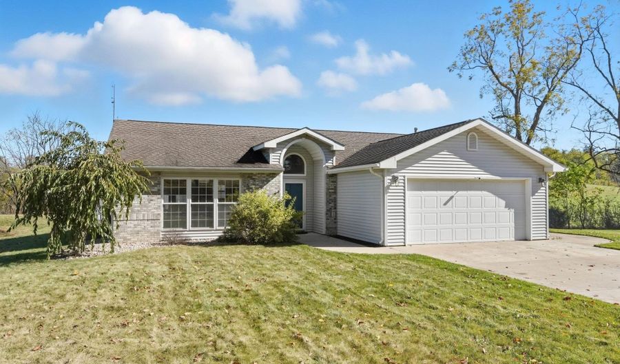 712 Taylor Ln, Albion, IN 46701 - 3 Beds, 2 Bath