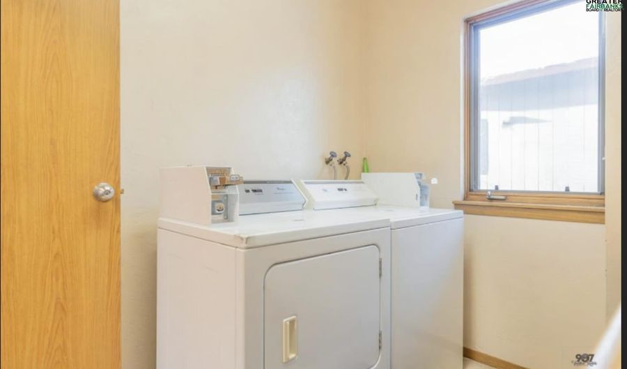 1032 28TH Ave, Fairbanks, AK 99701 - 2 Beds, 1 Bath