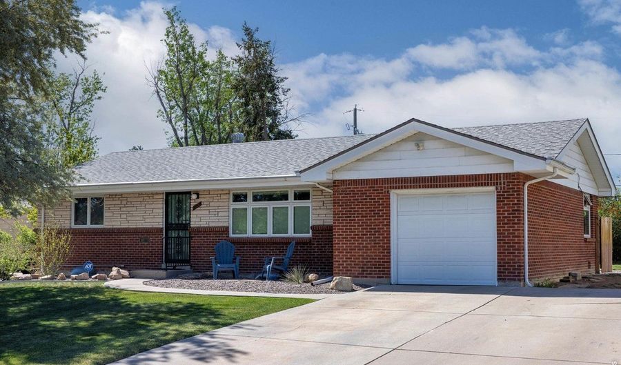 11520 E 2nd Ave, Aurora, CO 80010 - 5 Beds, 3 Bath