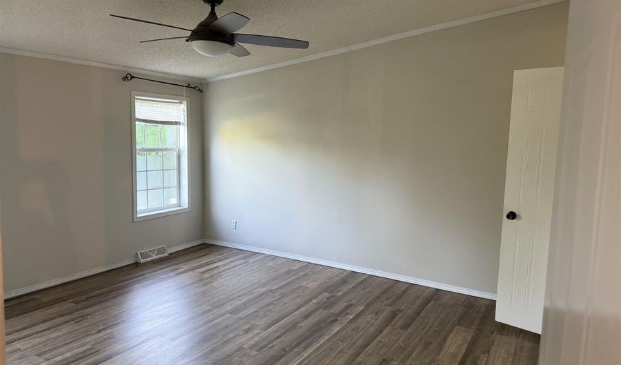 1718 N HWY 43 Hwy, Bloomfield, IN 47424 - 4 Beds, 2 Bath