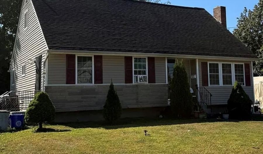 13 Ronald Dr S, Amityville, NY 11701 - 5 Beds, 2 Bath