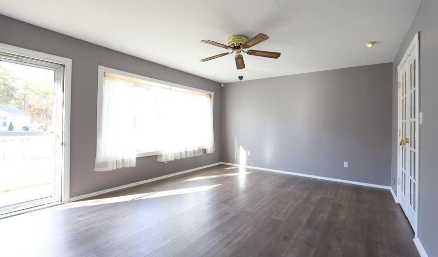 17 Commodore Ct, Barnegat, NJ 08005 - 3 Beds, 1 Bath