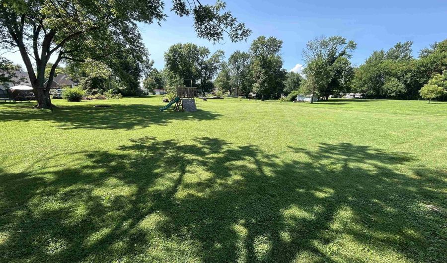 206 S Jefferson St, Bicknell, IN 47512 - 3 Beds, 2 Bath