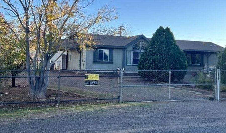 15 W Concord Brg, Big Water, UT 84741 - 3 Beds, 2 Bath