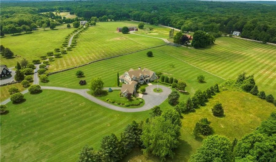 1 Gerald's Farm Dr, Exeter, RI 02822 - 5 Beds, 6 Bath