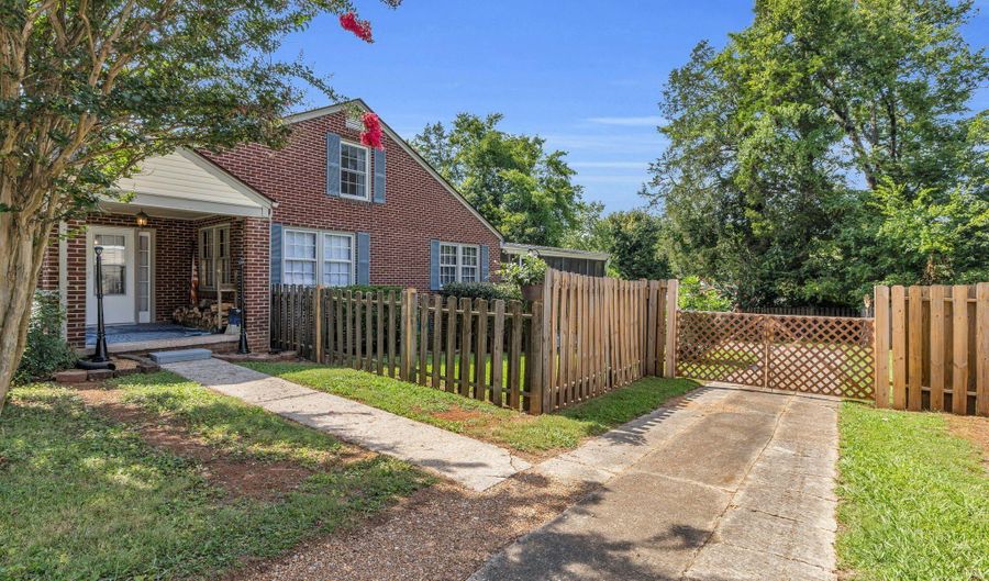 1118 Jones St, Athens, TN 37303 - 4 Beds, 2 Bath