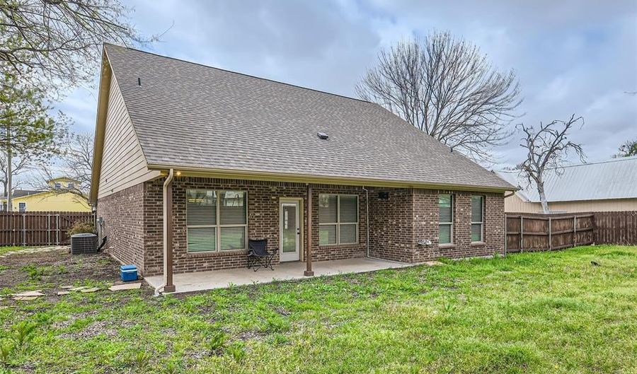 204 W Patton Ave, Alvarado, TX 76009 - 3 Beds, 2 Bath