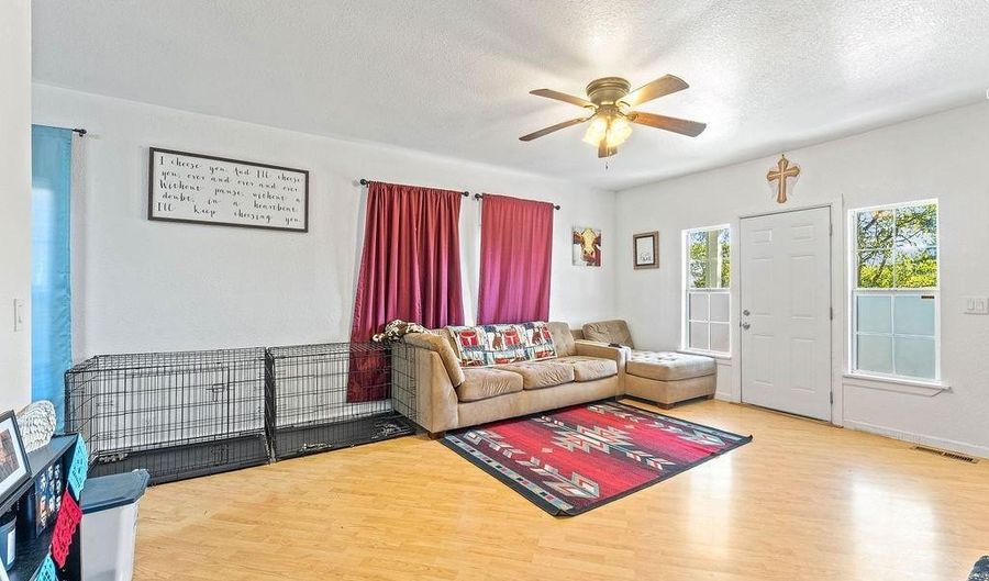 202 Oak St, Anderson, MO 64831 - 2 Beds, 1 Bath